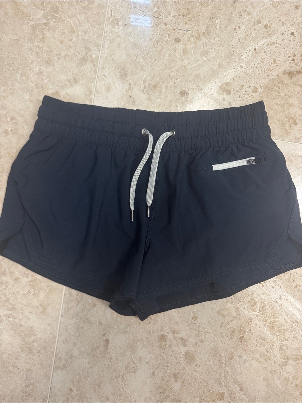 Vuori 2” running shorts navy